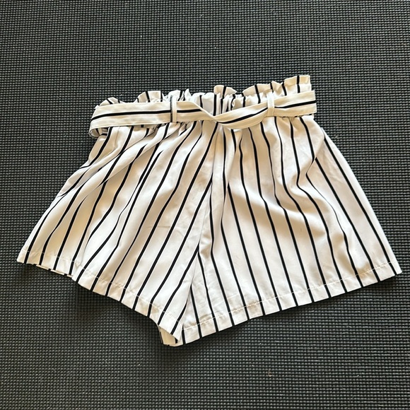 Favlux boutique black and white stripped polyester shorts size small - Picture 2 of 2